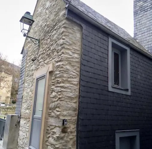 La « cabaneste » Dans *